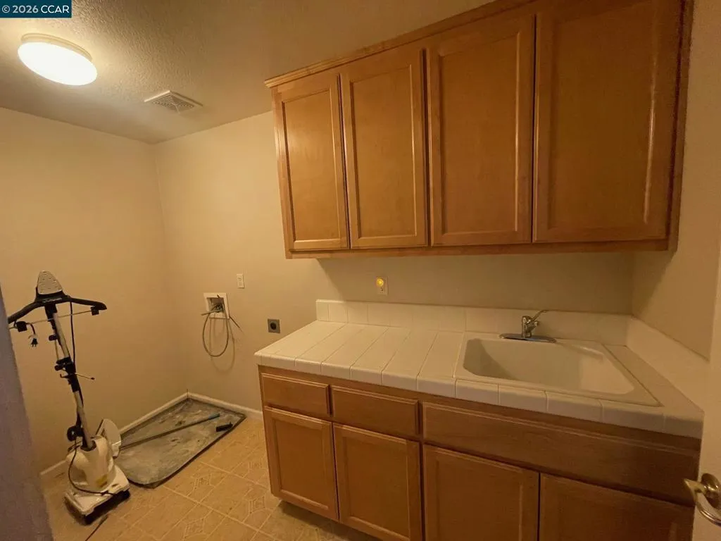 2096 Goldpine Way, Antioch, California 94509 home-pic-23