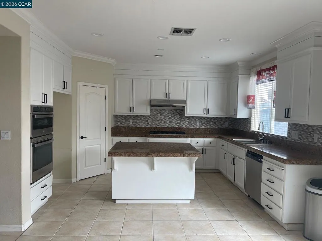 2096 Goldpine Way, Antioch, California 94509 home-pic-15