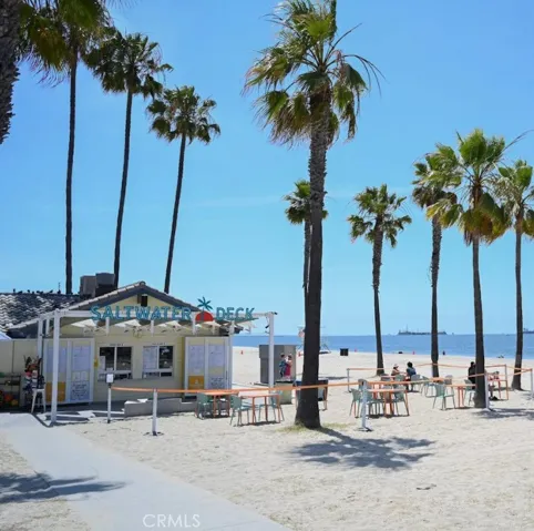 Just 2 blocks away from views overlooking the ocean and Queen Mary.