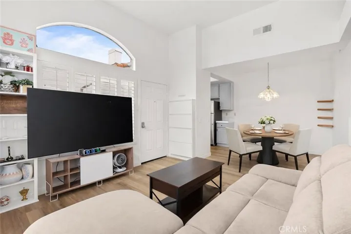 Dining table and chairs virtually staged