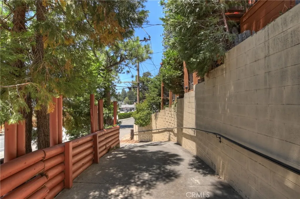 24194 Zurich, Crestline, California 92325 home-pic-8