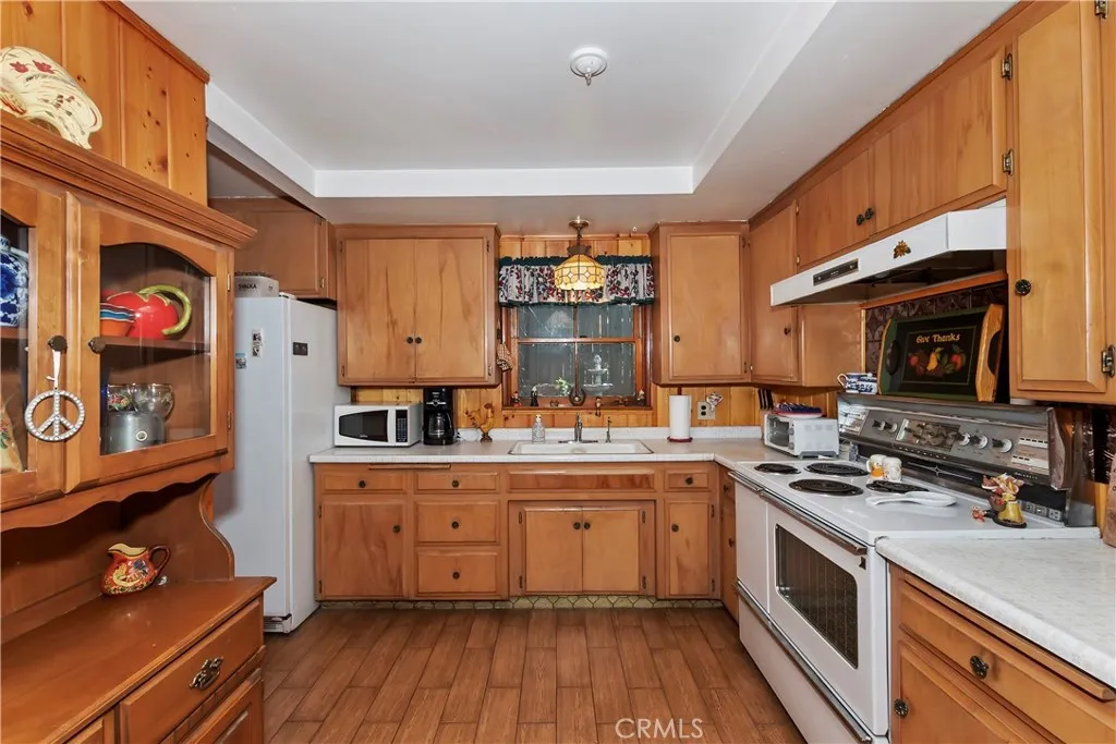 24194 Zurich, Crestline, California 92325 home-pic-32
