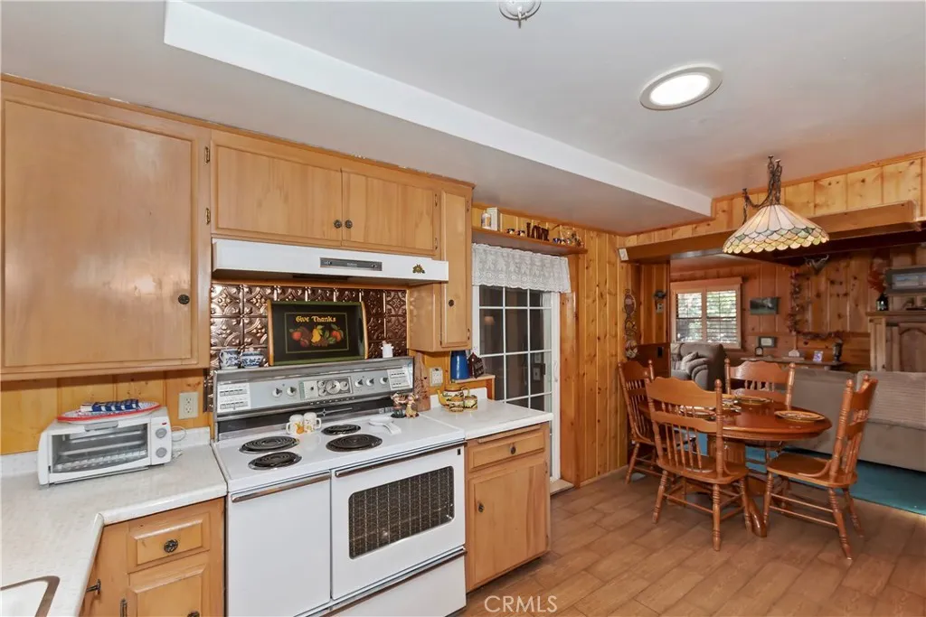24194 Zurich, Crestline, California 92325 home-pic-34