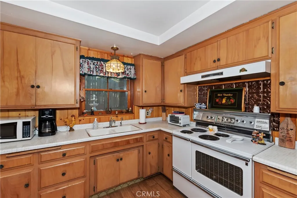 24194 Zurich, Crestline, California 92325 home-pic-33