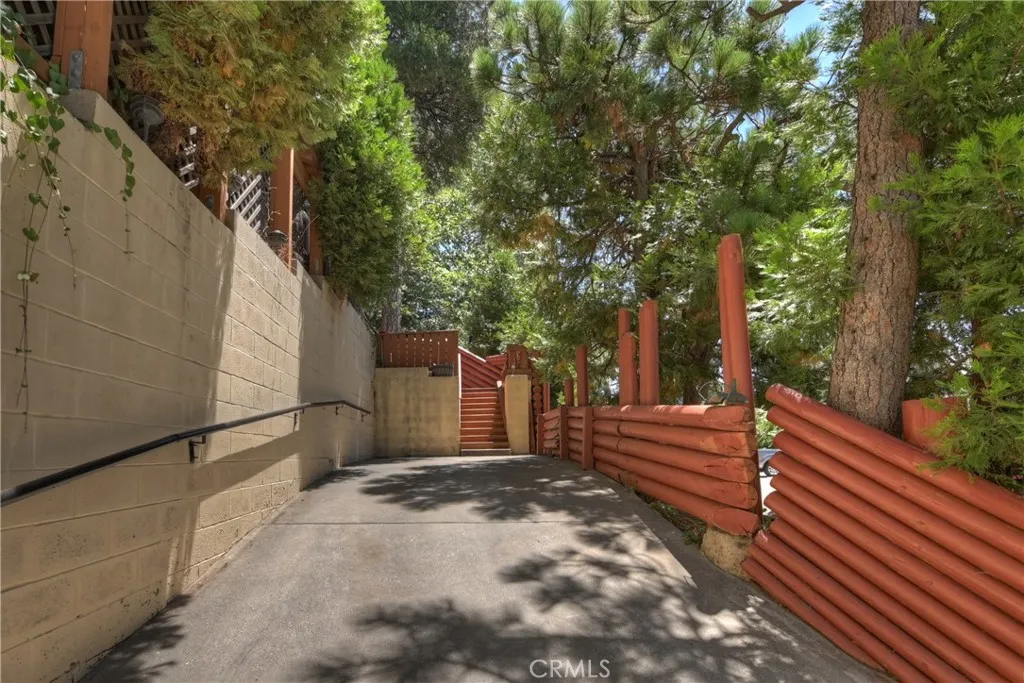 24194 Zurich, Crestline, California 92325 home-pic-9