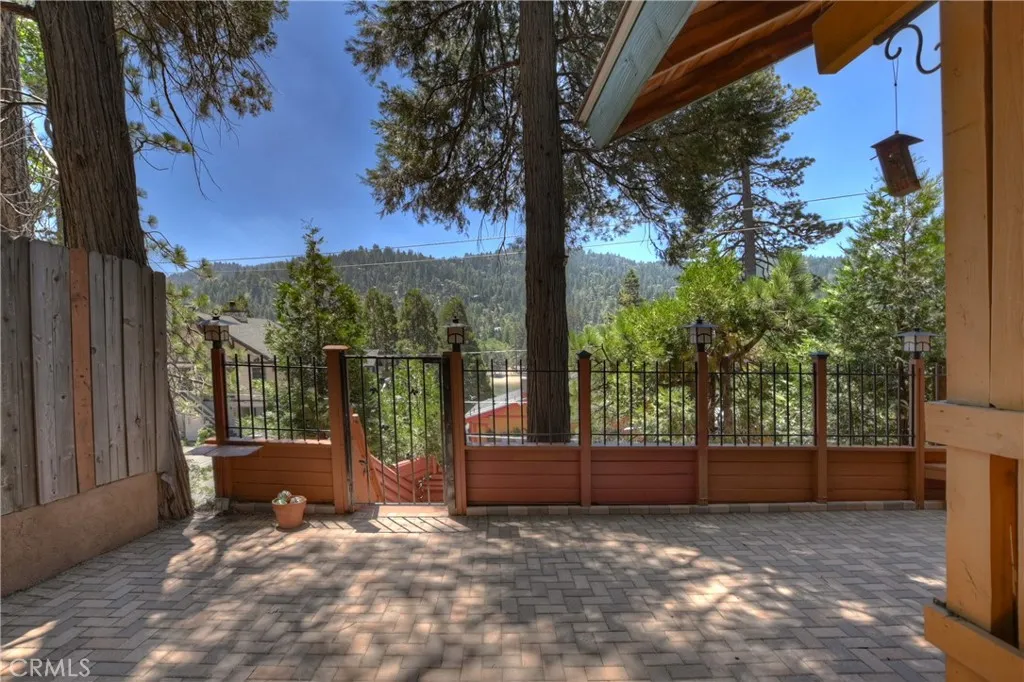 24194 Zurich, Crestline, California 92325 home-pic-4
