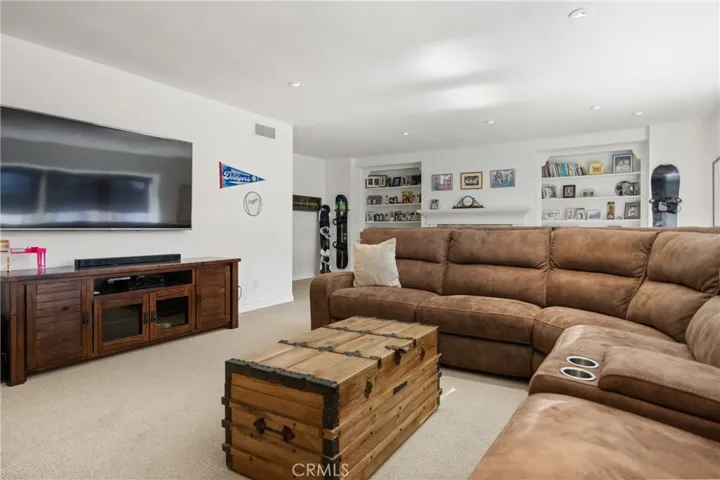 3793 Calle Linda Vista, Newbury Park, California 91320