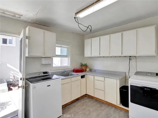 Spacious laundry room