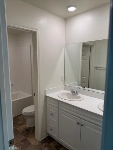Upstairs shared hallway bathroom