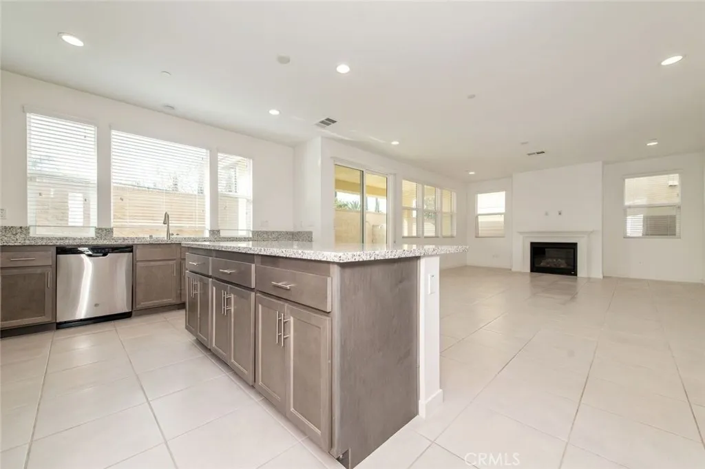 2838 E Clementine, Ontario, California 91762 home-pic-10