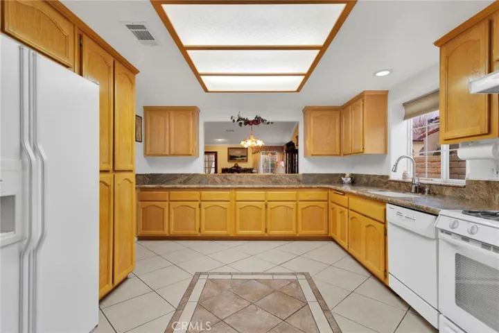 13287 Sea Gull Drive, Victorville, California 92395