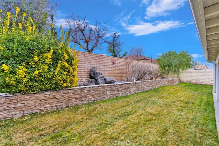 13287 Sea Gull Drive, Victorville, California 92395