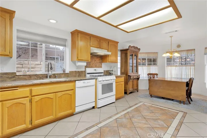 13287 Sea Gull Drive, Victorville, California 92395