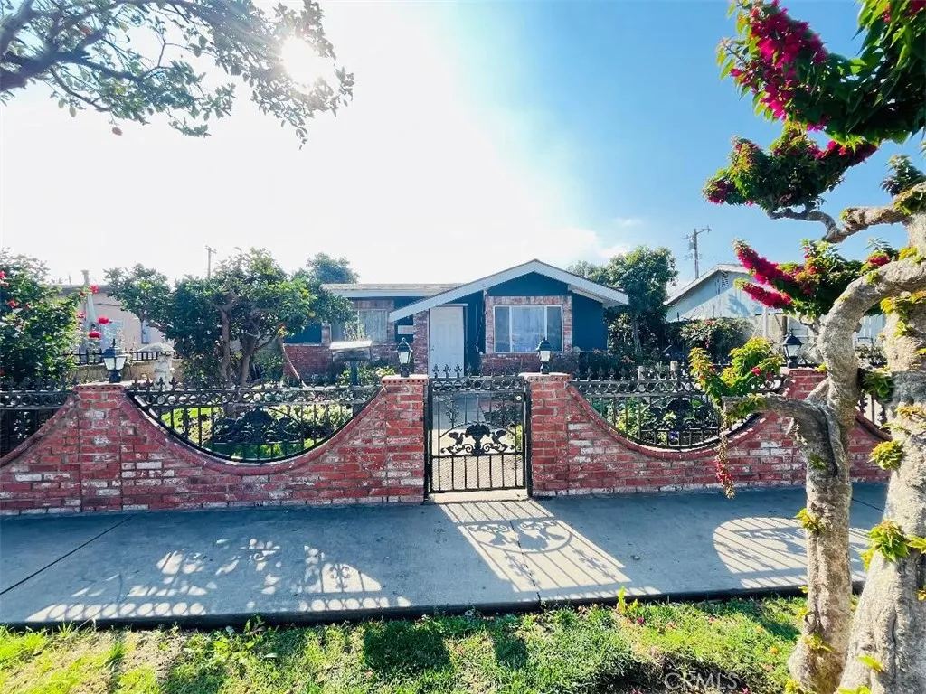 12022 207th, Lakewood, California 90715 home-pic-1