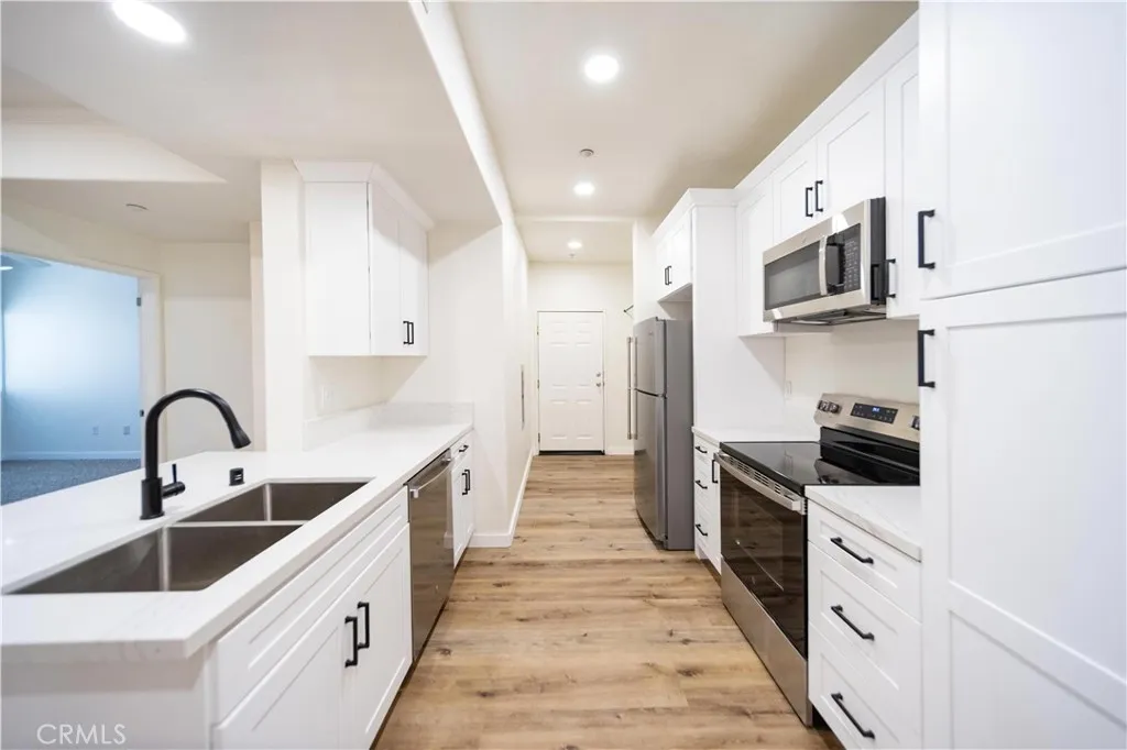 41410 Juniper 812, Murrieta, California 92562 home-pic-1
