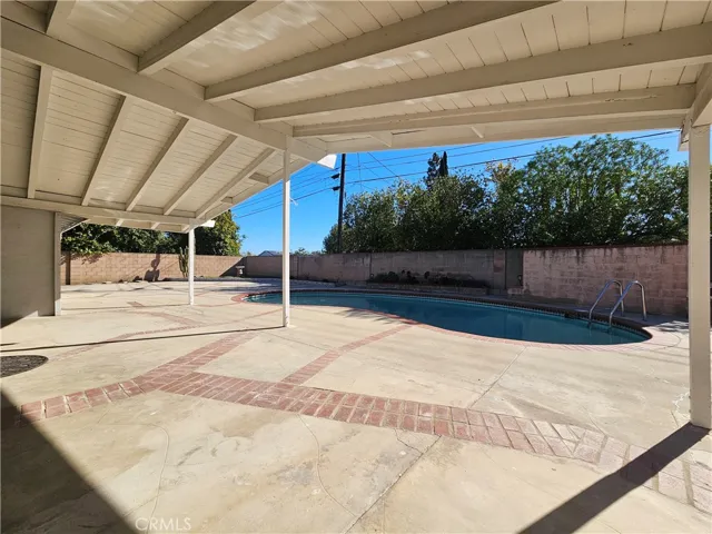 HIGH AND LARGE PATIO