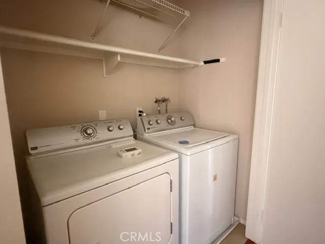 Washer/dryer included