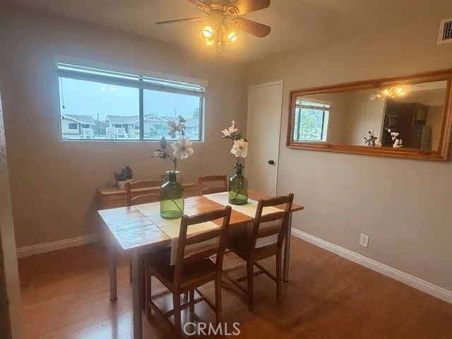 Simple of Dining table display