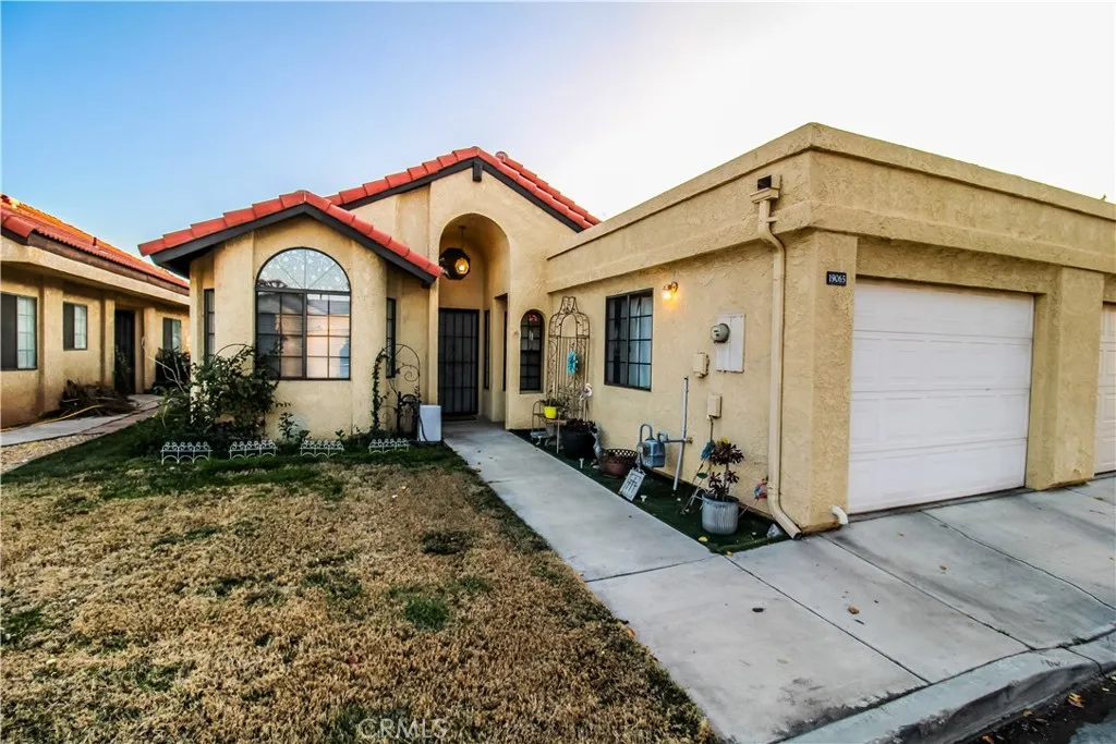 19065 Elm, Apple Valley, California 92308 home-pic-2