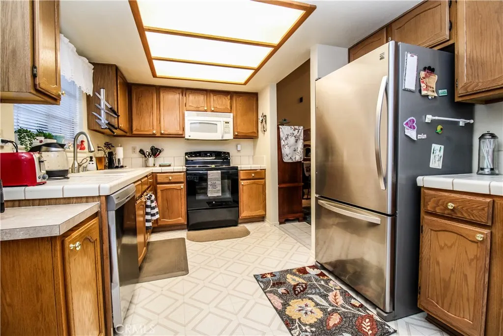 19065 Elm, Apple Valley, California 92308 home-pic-10