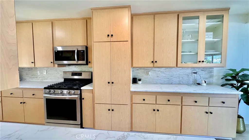 751 W 209th, Torrance, California 90502 home-pic-9