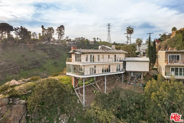 6960 Pacific View Drive, Los Angeles, California 90068