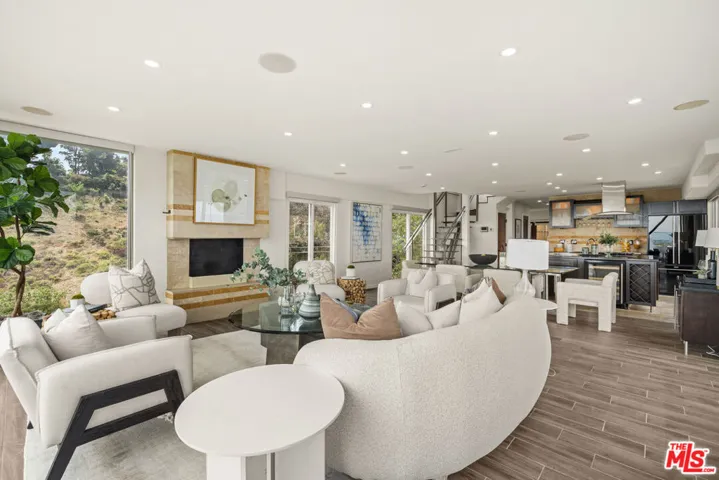 6960 Pacific View Drive, Los Angeles, California 90068