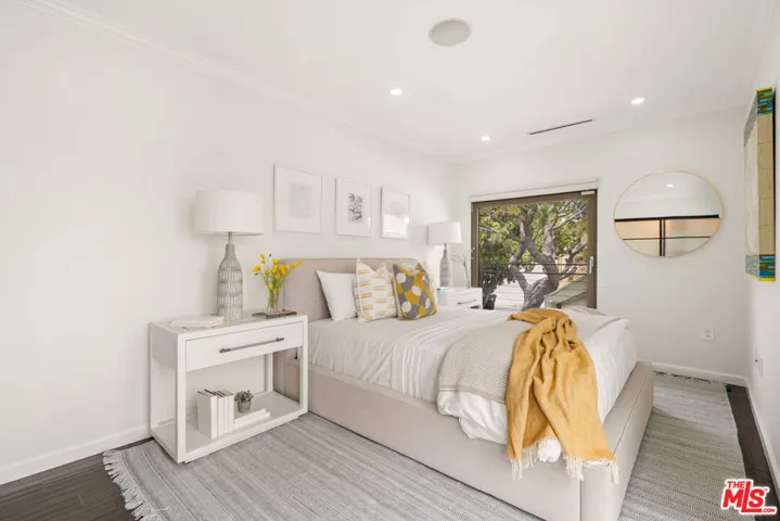 6960 Pacific View Drive, Los Angeles, California 90068