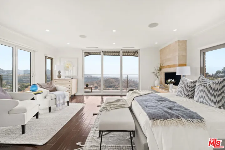 6960 Pacific View Drive, Los Angeles, California 90068
