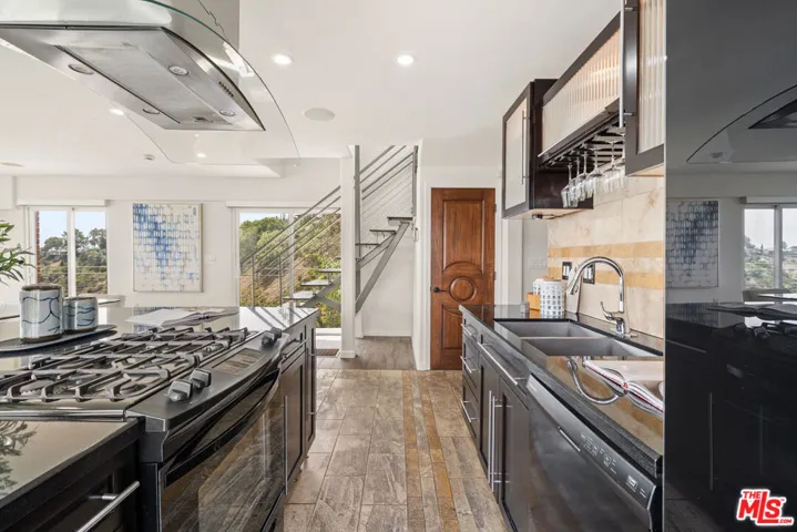 6960 Pacific View Drive, Los Angeles, California 90068