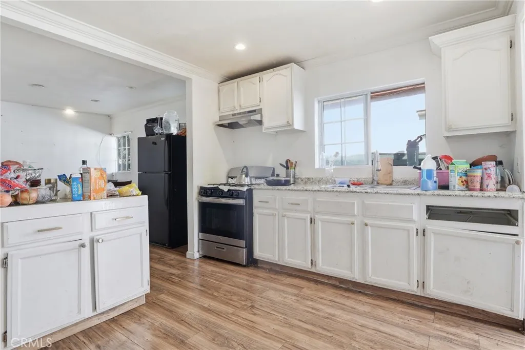 6530 Denver, Los Angeles, California 90044 home-pic-40