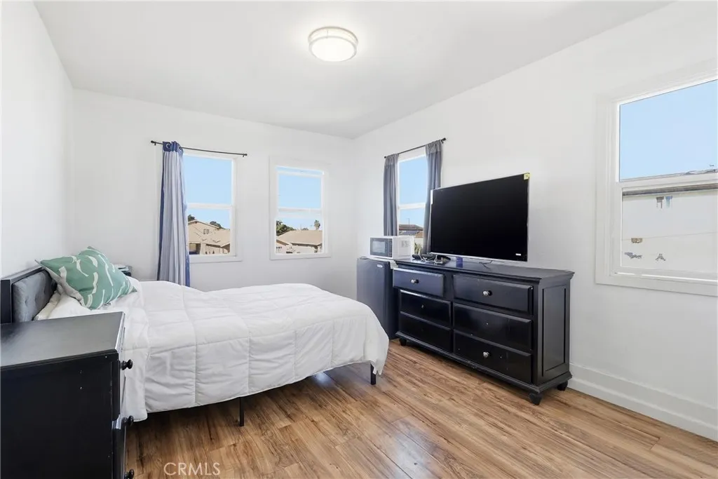 6530 Denver, Los Angeles, California 90044 home-pic-18