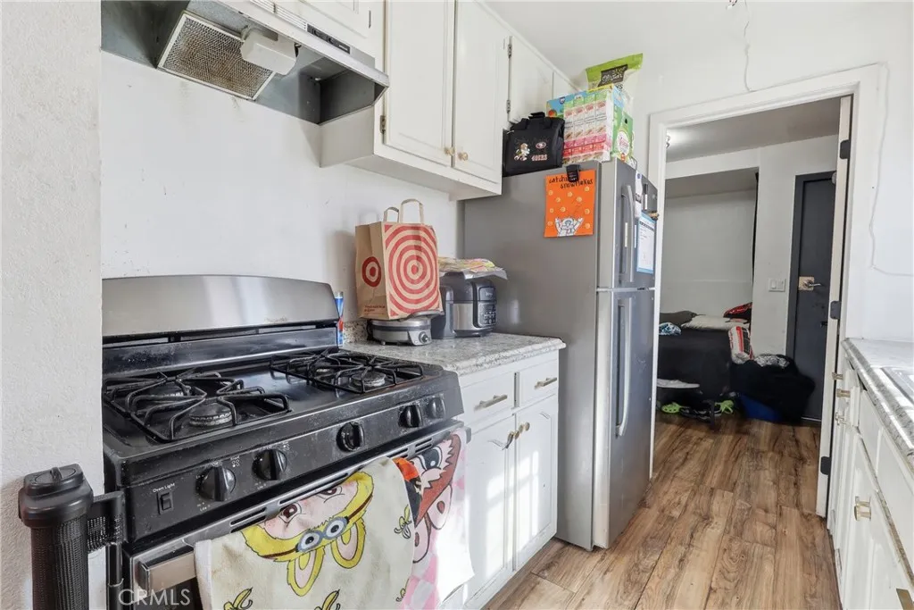 6530 Denver, Los Angeles, California 90044 home-pic-30