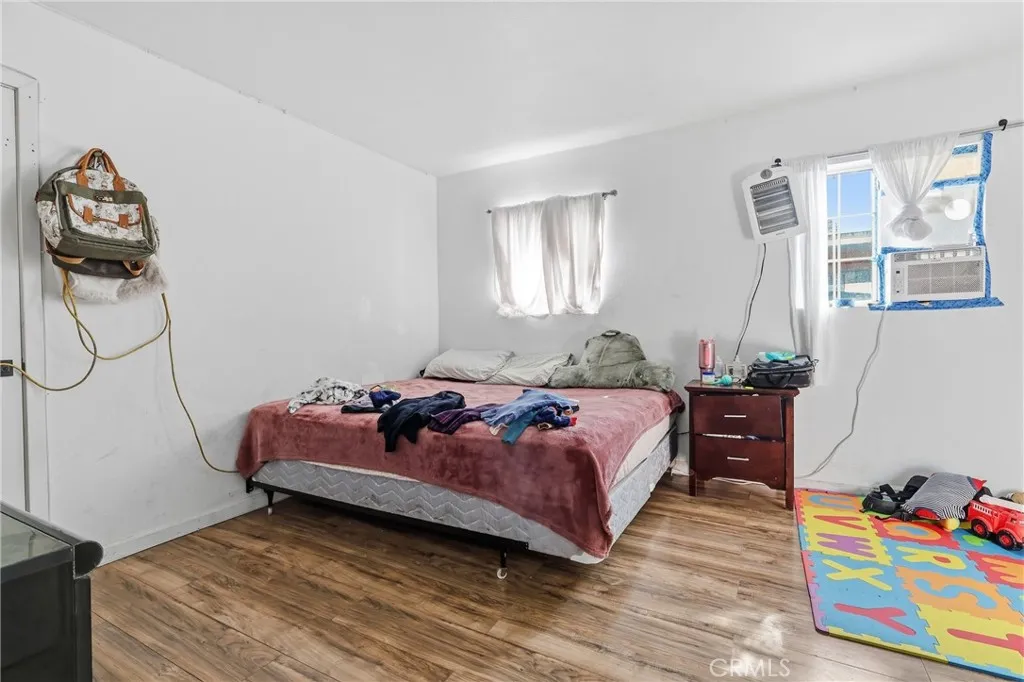 6530 Denver, Los Angeles, California 90044 home-pic-48