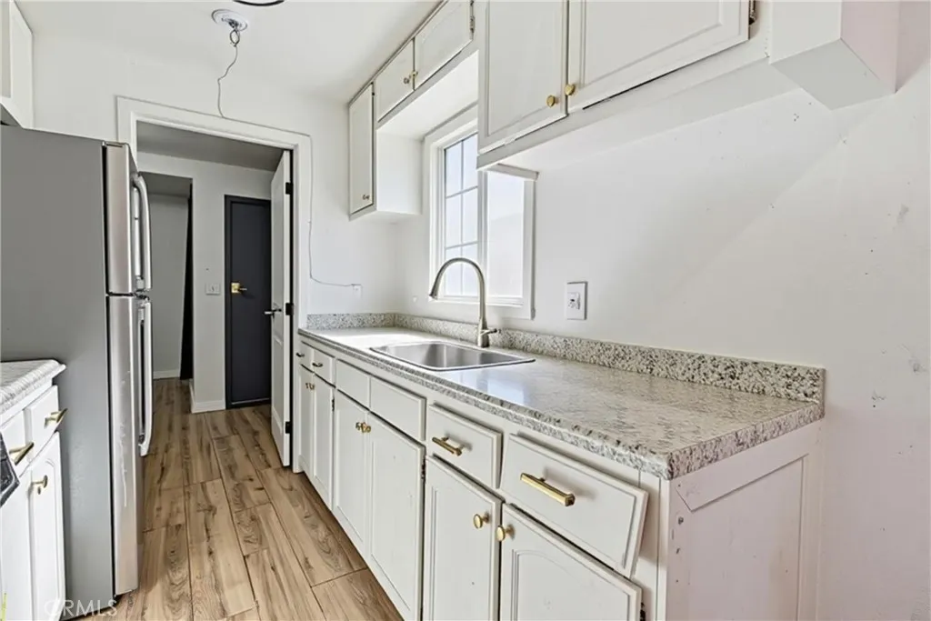 6530 Denver, Los Angeles, California 90044 home-pic-28