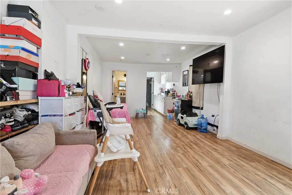 6530 Denver, Los Angeles, California 90044 home-pic-25