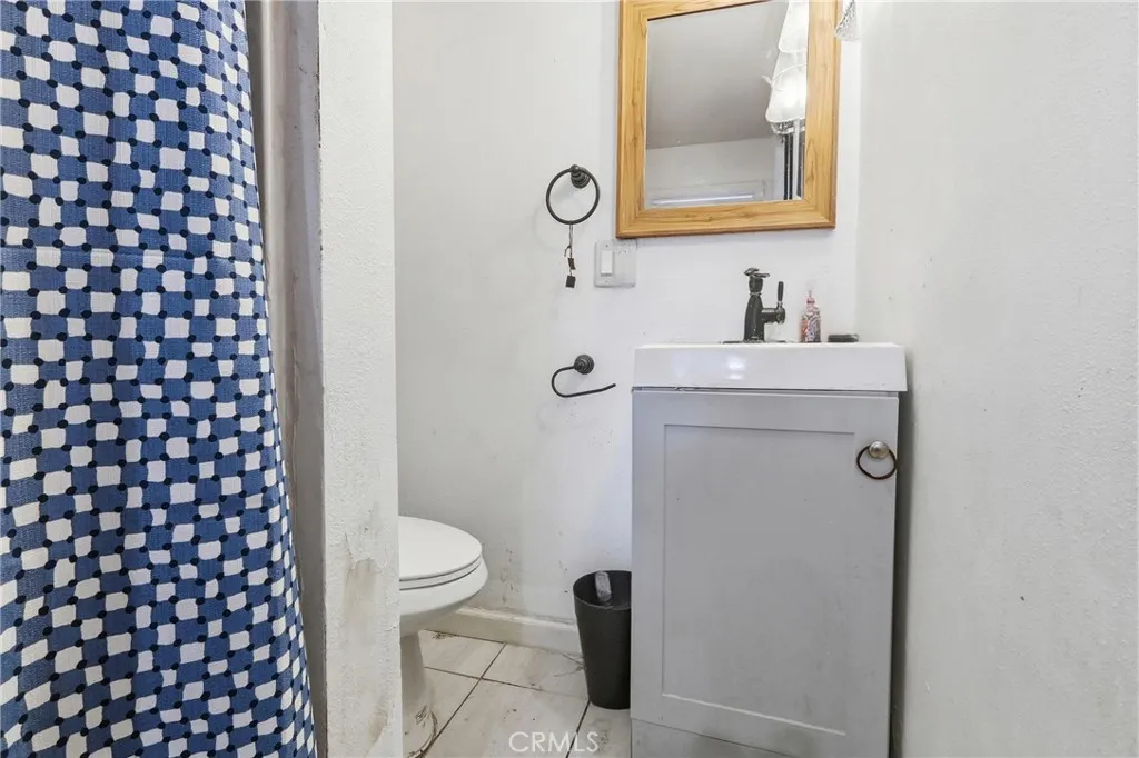 6530 Denver, Los Angeles, California 90044 home-pic-34
