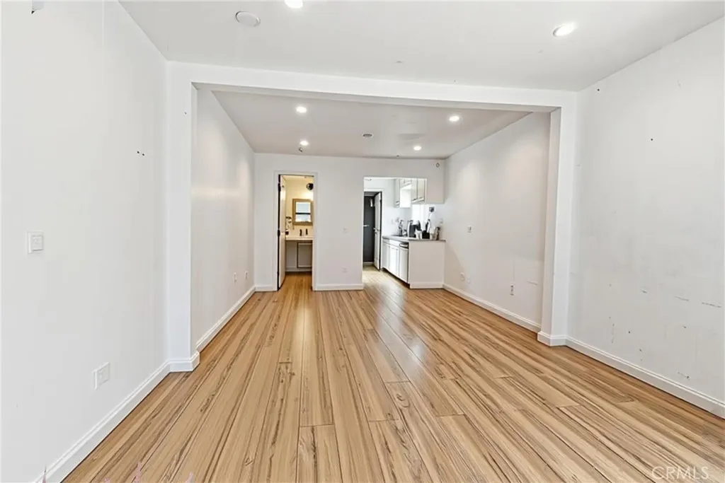 6530 Denver, Los Angeles, California 90044 home-pic-26