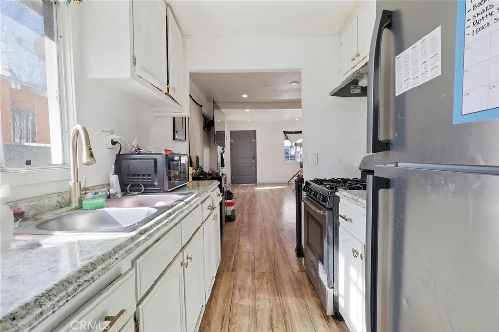 6530 Denver, Los Angeles, California 90044 home-pic-31