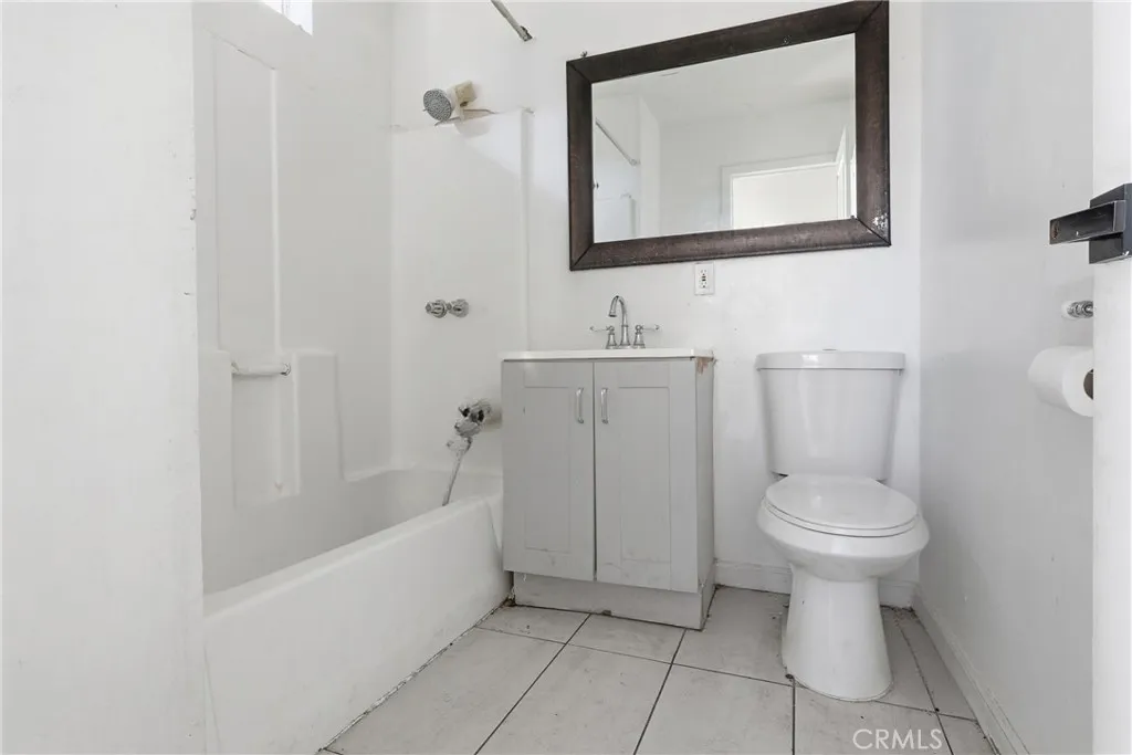 6530 Denver, Los Angeles, California 90044 home-pic-38