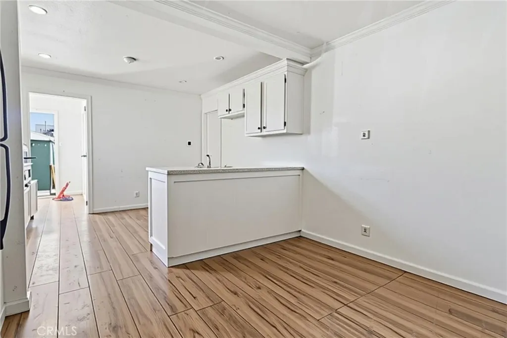 6530 Denver, Los Angeles, California 90044 home-pic-44