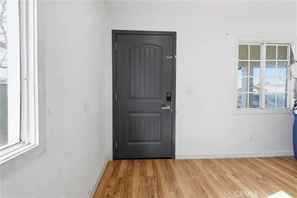 6530 Denver, Los Angeles, California 90044 home-pic-23