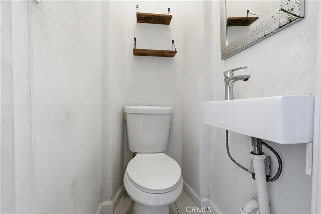 6530 Denver, Los Angeles, California 90044 home-pic-19