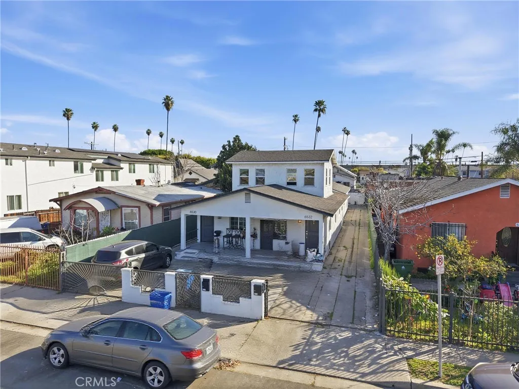 6530 Denver, Los Angeles, California 90044 home-pic-2