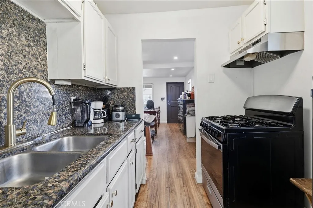 6530 Denver, Los Angeles, California 90044 home-pic-15