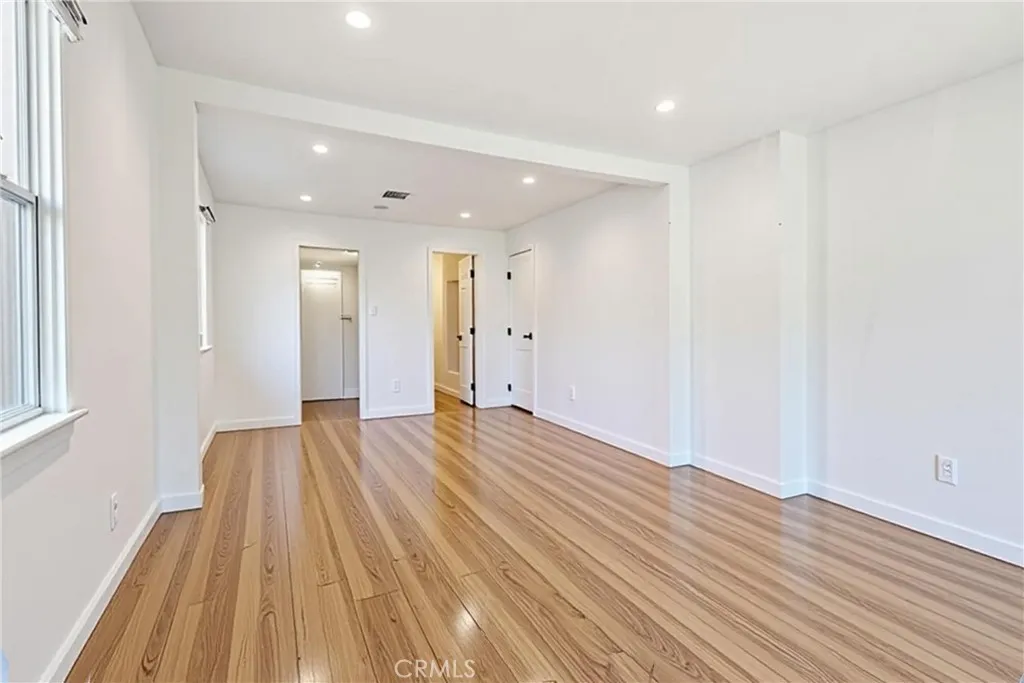 6530 Denver, Los Angeles, California 90044 home-pic-10