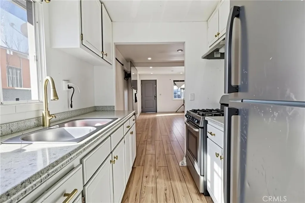 6530 Denver, Los Angeles, California 90044 home-pic-32