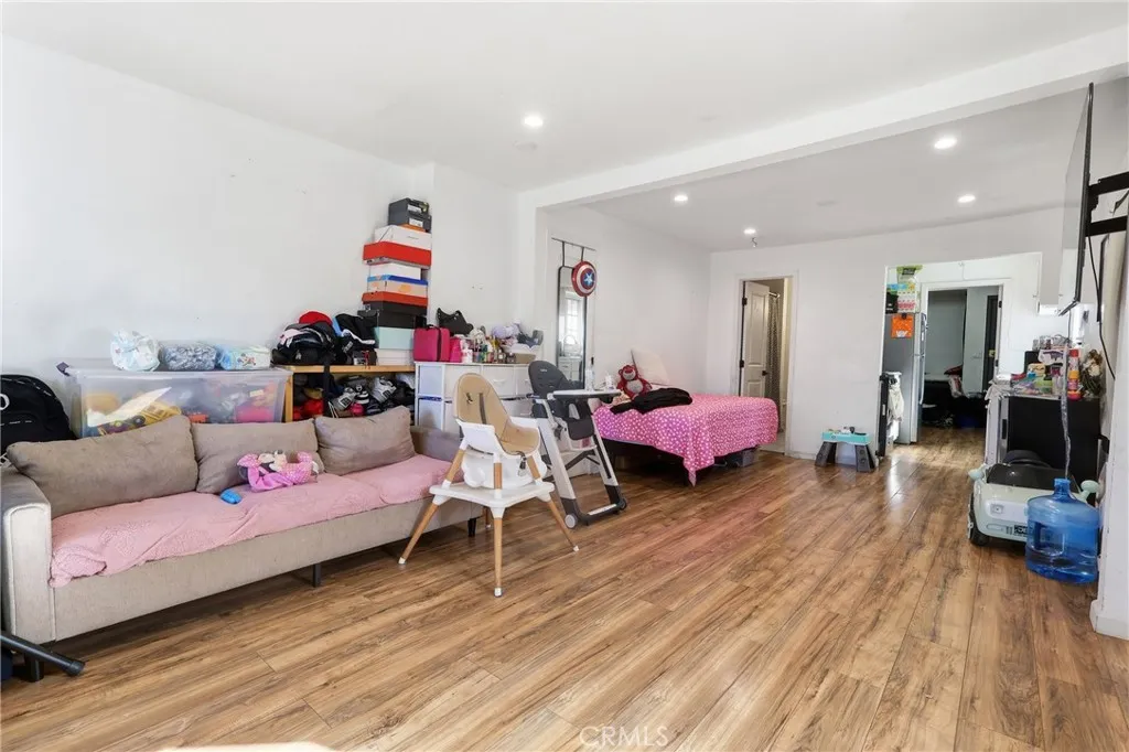 6530 Denver, Los Angeles, California 90044 home-pic-24