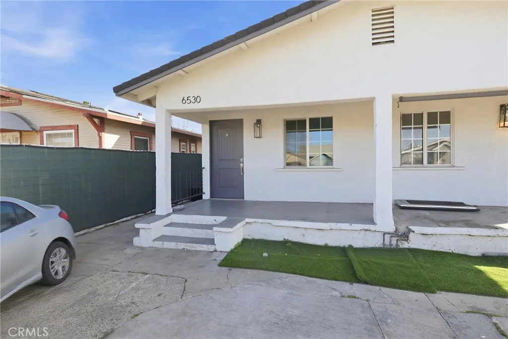 6530 Denver, Los Angeles, California 90044 home-pic-5