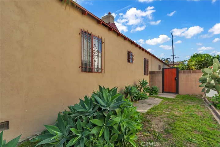 9415 Annetta, South Gate, California 90280